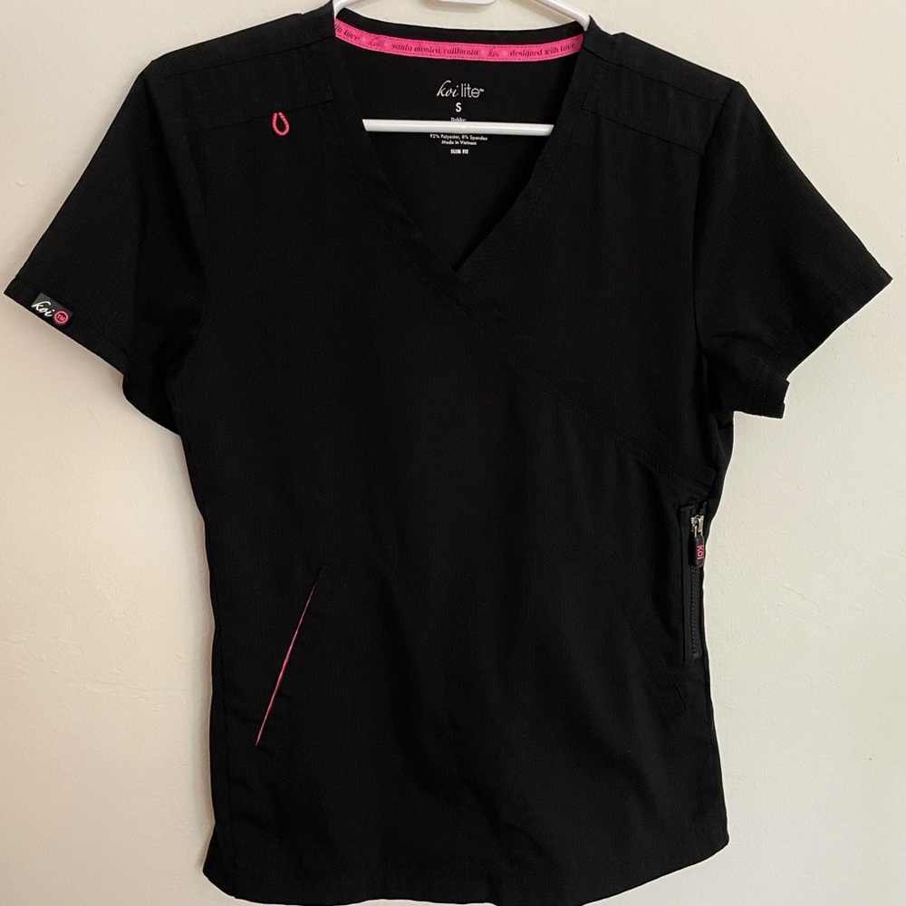Koi Lite Scrub Top size Small